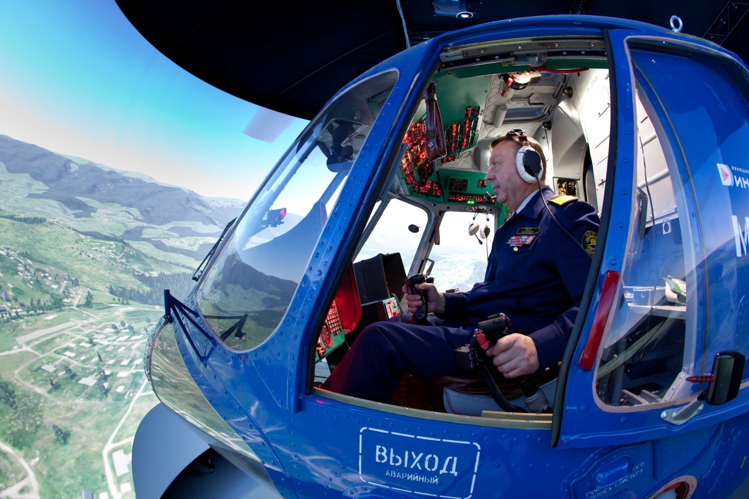 Изображение Pilots from Kazakhstan improved their skills in operating the Mi-171A2 helicopter in Ulan-Ude