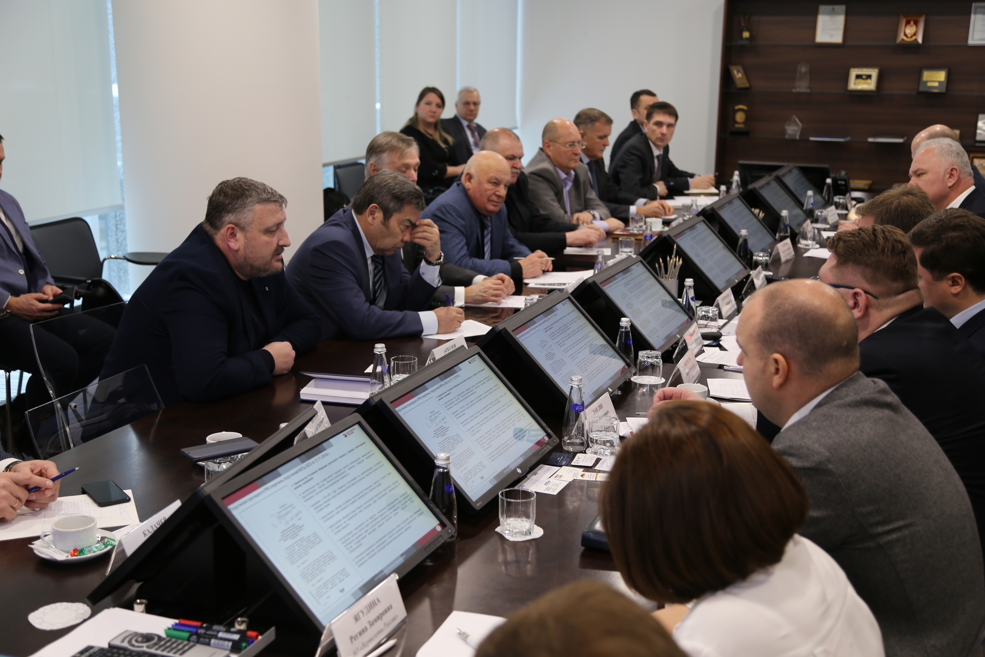 Изображение Холдинг "Вертолеты России" обсудил меры господдержки авиации с АВИ"